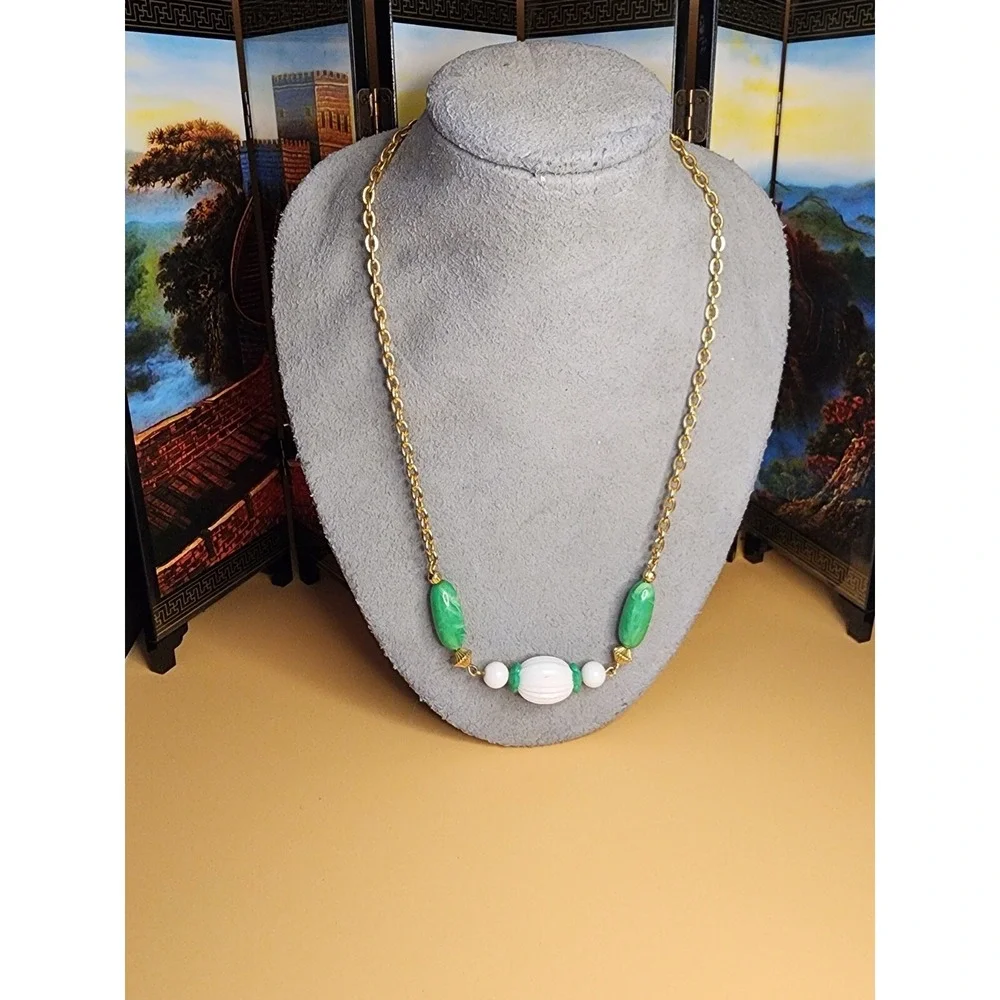 Vintage AVON Necklace Green & White Lucite Bead Gold Tone 18